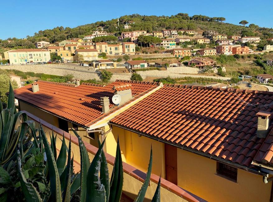 Capoliveri Appartamento Panoramico Con Terrazzo מראה חיצוני תמונה